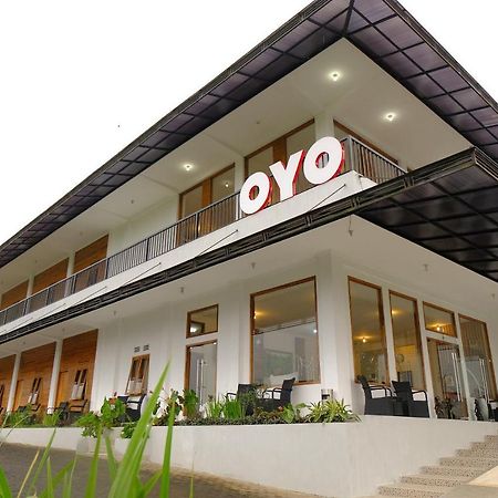Oyo 446 Hotel Kawi Surapatha Malang Luaran gambar