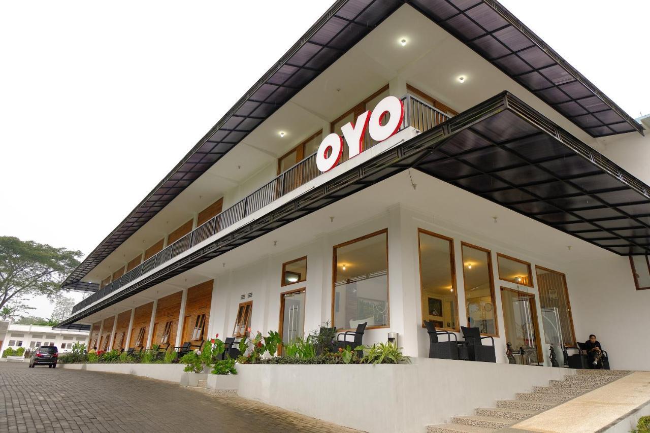 Oyo 446 Hotel Kawi Surapatha Malang Luaran gambar