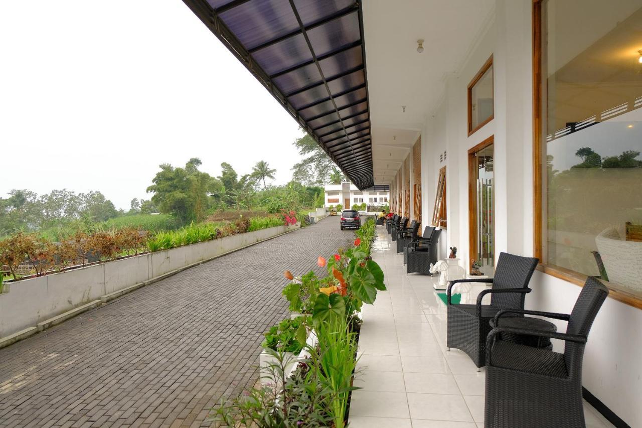 Oyo 446 Hotel Kawi Surapatha Malang Luaran gambar