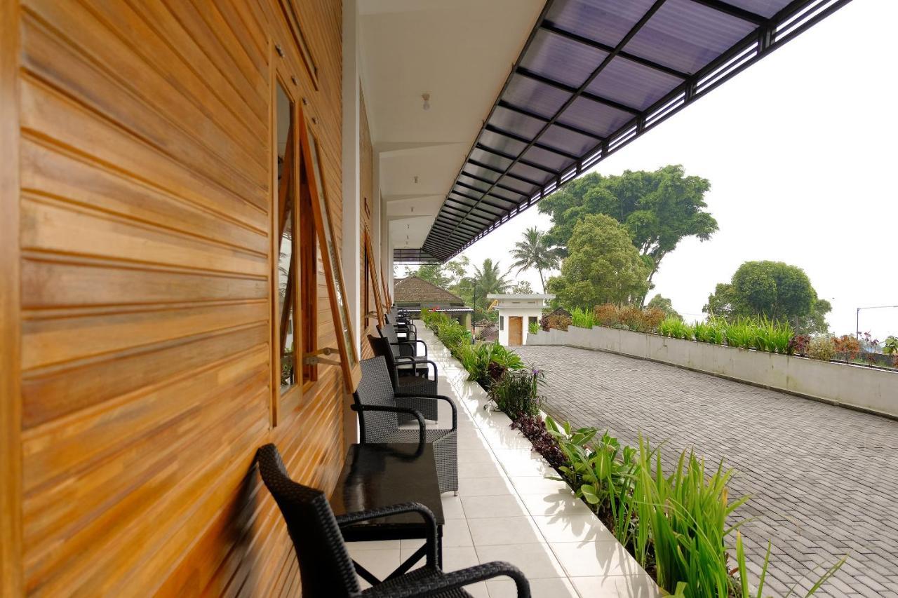 Oyo 446 Hotel Kawi Surapatha Malang Luaran gambar