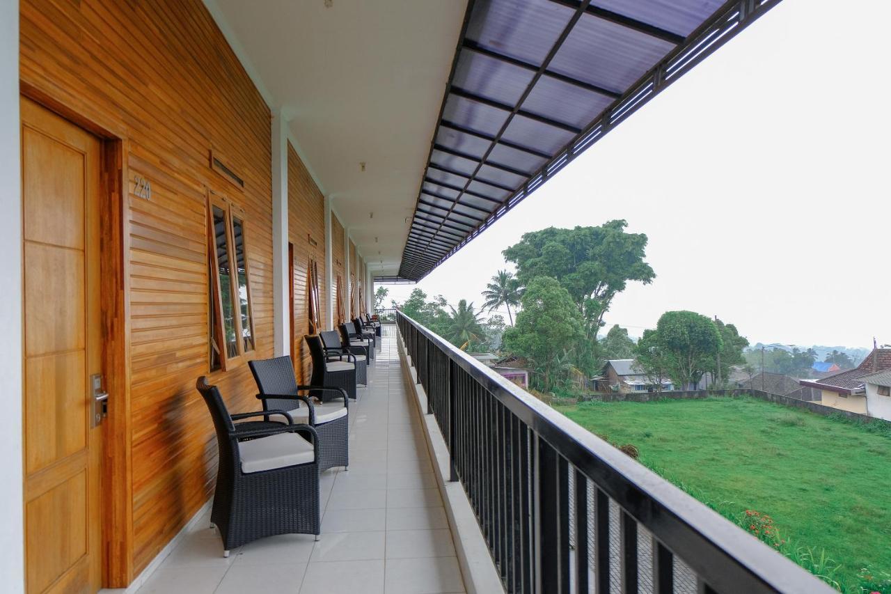 Oyo 446 Hotel Kawi Surapatha Malang Luaran gambar