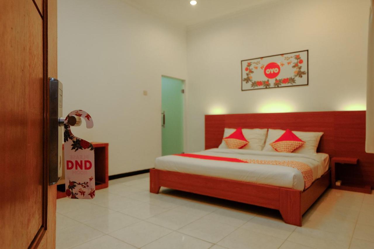 Oyo 446 Hotel Kawi Surapatha Malang Luaran gambar