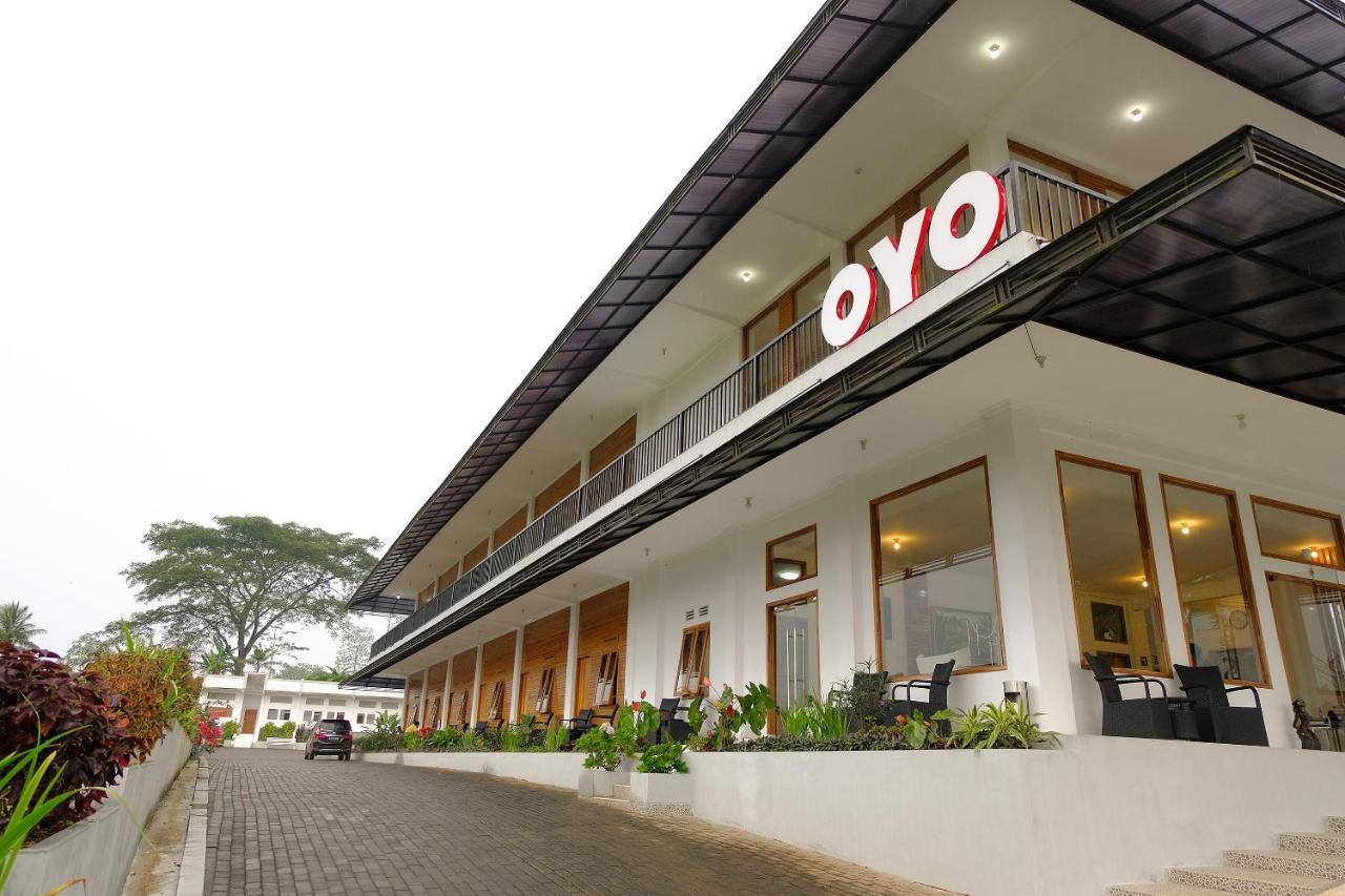 Oyo 446 Hotel Kawi Surapatha Malang Luaran gambar