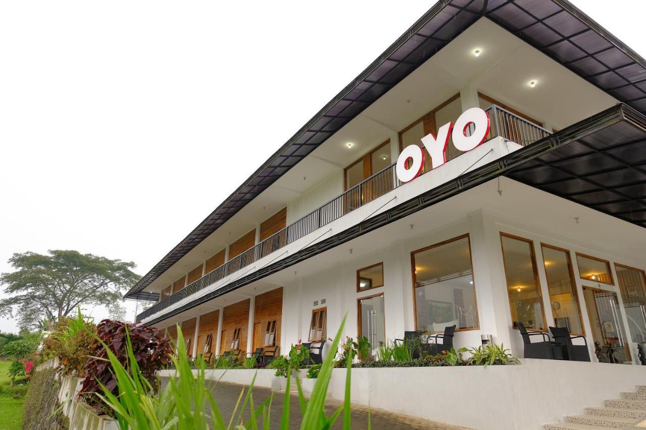 Oyo 446 Hotel Kawi Surapatha Malang Luaran gambar